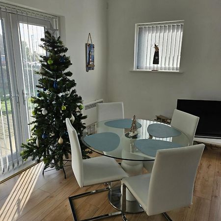 Coastal Apartment With Beach On Your Doorstep! Llanelli Zewnętrze zdjęcie