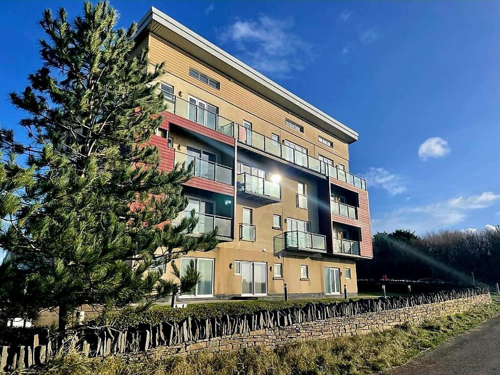 Coastal Apartment With Beach On Your Doorstep! Llanelli Zewnętrze zdjęcie