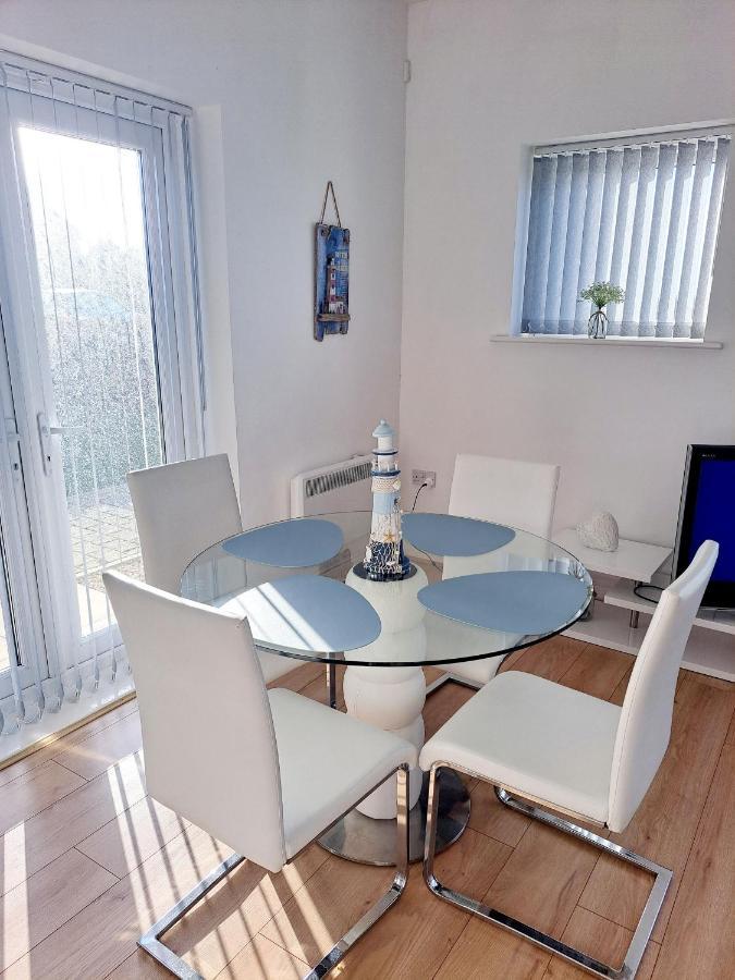Coastal Apartment With Beach On Your Doorstep! Llanelli Zewnętrze zdjęcie